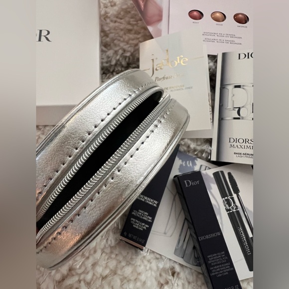 NIB Parfums Christian Dior Vanity Zip Pouch w/freebies - Picture 6 of 10